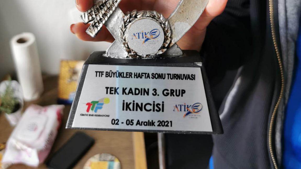 Öğrencilerimiz Nil Umay KORKMAZ ve Alp KORKMAZ'IN Tenis Başarısı